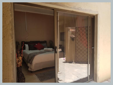 1 Queen bed, Sleeps 2