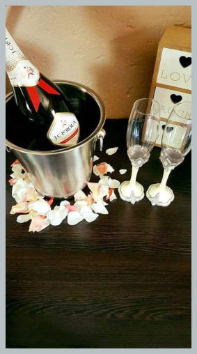 1 Queen Bed, Sleeps 2