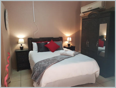 1 Queen bed, Sleeps 2