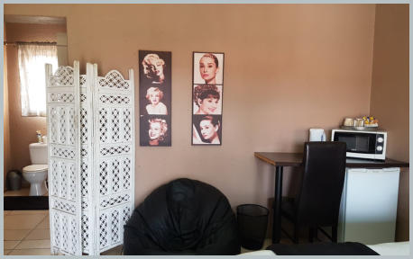 1 Queen Bed, sleeps 2